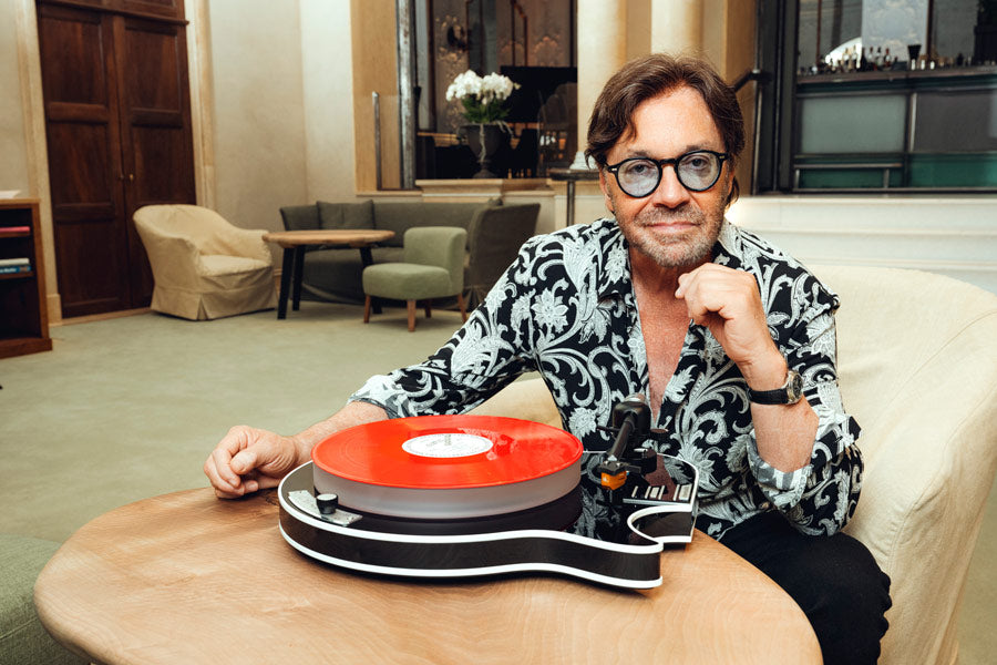 A guitar shaped turntable for your favourite vinyls Clearaudio's Al Di Meola Celebrity edition